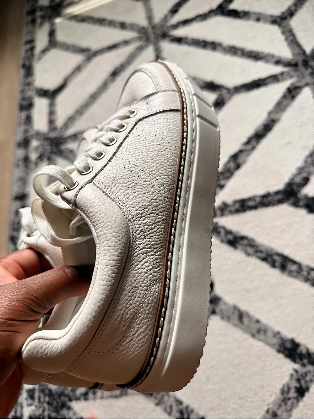 Vince Camuto Rezelli Platform Sneakers White Like New